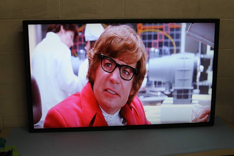 lot 99 image: 52 Professional Grade Large Screen High Definition HD 1080p LCD5220 Display  Monitor with AV Inputs