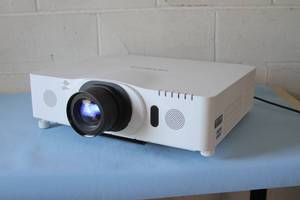 lot 53 image: Hitachi CP-WU8440 WUXGA High Definition HD Conference Room 3LCD Projector w 4200 Lumens of Brightness