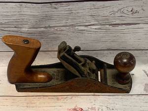 lot 5 image: Shleton #4 Wood Plane US Pat 1914609