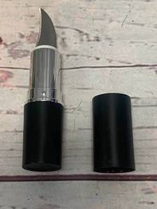 lot 31 image: New Concealed Lipstick Knife