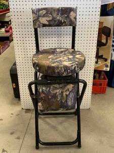 lot 37 image: Camouflage Swivel Hunting Chair