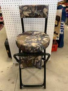lot 38 image: Camouflage Swivel Hunting Chair