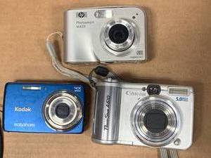 lot 41 image: Lot of 3 Digital Cameras