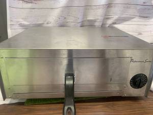 lot 52 image: Professional Series Pizza Oven PS75891