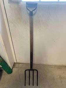 lot 68 image: Antique Pitchfork (perfect for a haunted house)