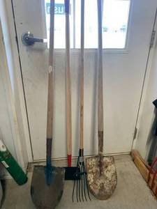 lot 70 image: Lot of 4 Garden Tools