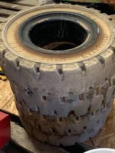 lot 73 image: Set of 4 Foodgrade Forklift Tires 6.00-9