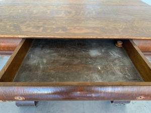 lot 83 image: Vintage Ornate Oak Desk (heavy)