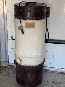 lot 84 image: Rushmore Central Vac System 38 Tall