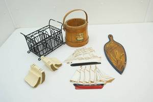 Assortment of house dcor