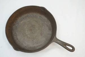 Iron cast skillet