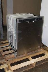 lot 896 image: Whirlpool Dishwasher WDF520PADM7 (display model)