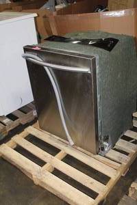 lot 873 image: 2018 Samsung Dishwasher DW80M2020US (display model)