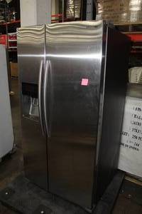 lot 866 image: 2016 Samsung Side-by-Side Refrigerator Freezer with WaterIce RS25H5111SR (return to vendor)
