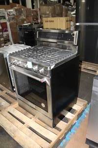 lot 831 image: KitchenAid Gas Stove KFGG500ESS2 (display model)