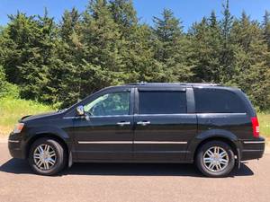 2008 Chrysler Town and Country Limited - LOADED