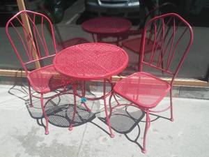 lot 6 image: Red Bistro Table and Chairs (2).