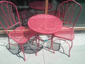 lot 28 image: Red Bistro Table and Chairs (2).