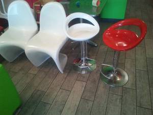 lot 53 image: 2 Stools and 2 Chairs.
