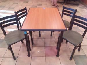 lot 58 image: 4 Top Table with 4 Chairs (Green).