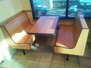 lot 82 image: 4 Person Booth, Wood Grain Laminate, steel structure support.