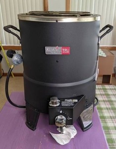 lot 544 image: Char-Broil Oil-Less Turkey Fryer