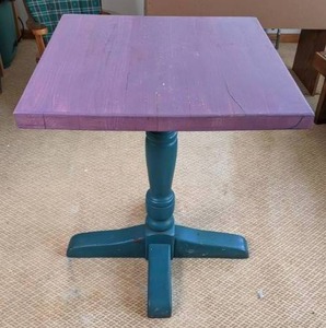 lot 546 image: Beautiful Square Pedestal Table