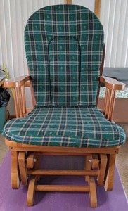 lot 547 image: Beautiful Rocking Chair wGreen Cushions