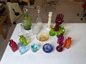 lot 505 image: Gorgeous Lot of Vintage Multi -Color Glass Vases, Decanters, Dishes, Etc.