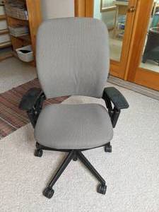 lot 511 image: Grey Office Chair