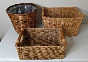 lot 523 image: (2) Rectangular Wicker Baskets & Wicker Waste Bin with Insert