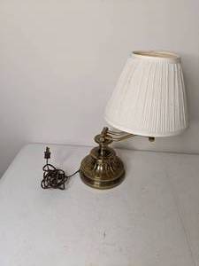 lot 527 image: Eloquent Vintage Brass Finish Desk Lamp with Shade