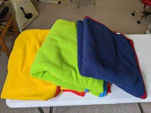lot 504 image: Lot of (3) Bright Color Throw Blankets
