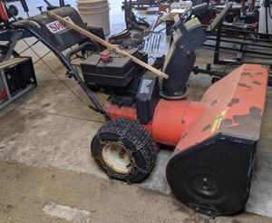 lot 1 image: Spirit Snow Blower