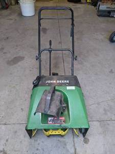 lot 5 image: Vintage John Deer TRS21 Snow Blower
