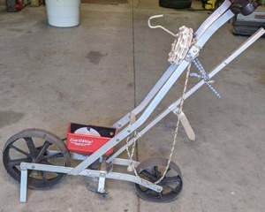 lot 19 image: Earthway 1001-B Precision Garden Seeder w6 Seed Plates