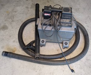 lot 21 image: Vintage Genie JetVac VacAroo 1.1HP