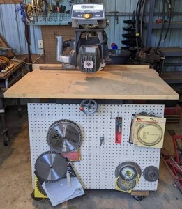lot 3 image: Craftsman Radial Saw wAccessories