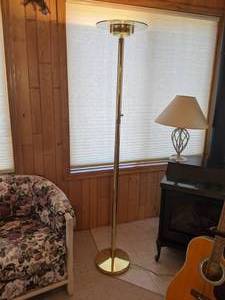 lot 421 image: Retro Standing Gold Finish 70 Floor Lamp