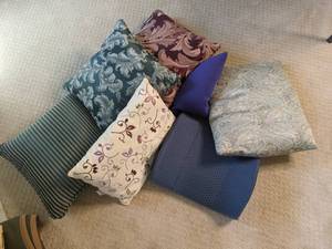 lot 392 image: (6) Mixed Lot of Throw Pillows & (1) Blue Back Support Pillow