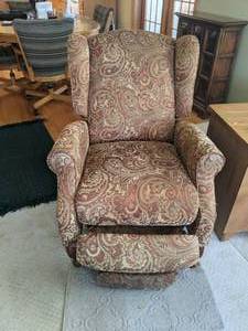 lot 371 image: Vintage Paisley Recliner Chair
