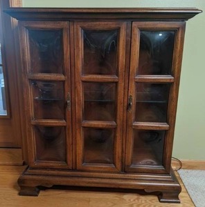 lot 375 image: Rare Vintage 3 Bubble Glass Door Display Cabinet
