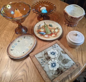 lot 379 image: Vintage Indiana Carnival Glass Bowl, Ardco Dallas Nesting Plate,  More Misc. Items
