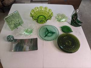 lot 409 image: Vintage Green Glass Collection