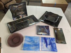 lot 413 image: Glass Plates and Decor