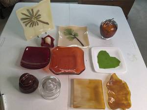 lot 414 image: Glass Home Decor