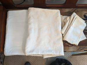 lot 365 image: (2) Oblong Table Cloths wMatching Napkins