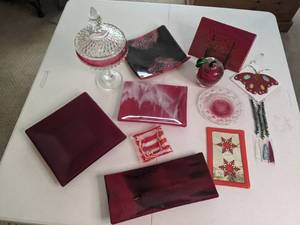 lot 400 image: Collector Red Glass Items