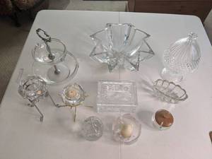 lot 403 image: Vintage Glass and Crystal Decor