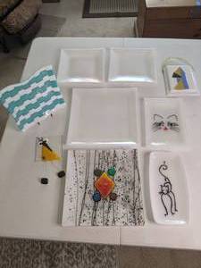 lot 408 image: White Square Glass Plates and Unique Glass Items